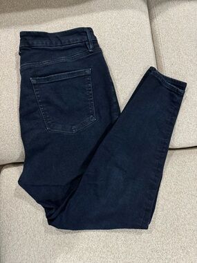 Good American Always Fits Skinny Jeans in 14-18